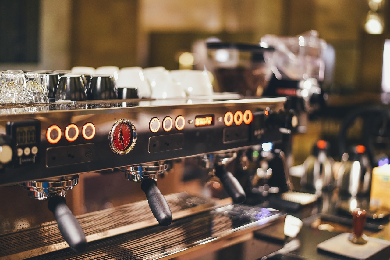 Illustrative coffee machine and cups for a best coffee machines comparison